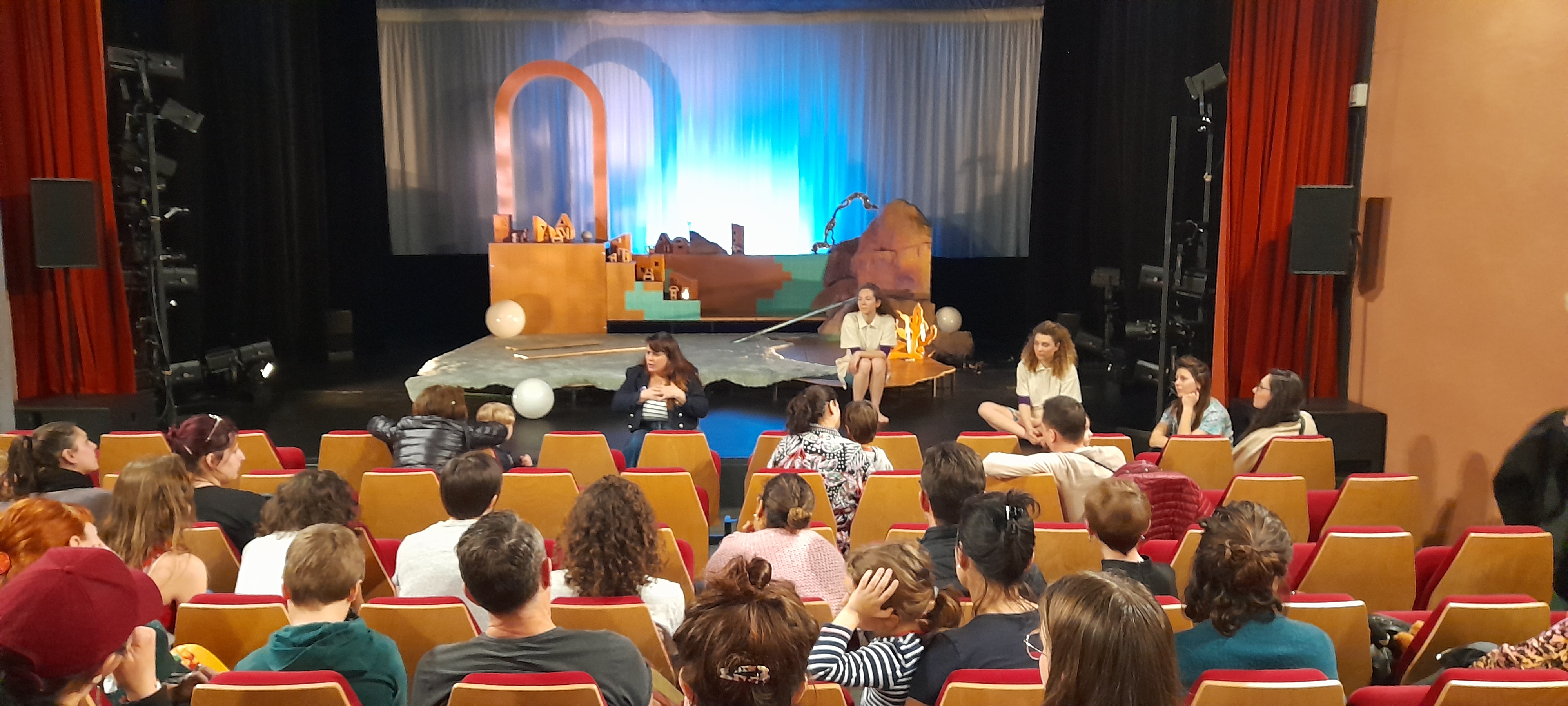 avec_lequipe_du_spectacle_je_suis_ma_maison_cie_creatur