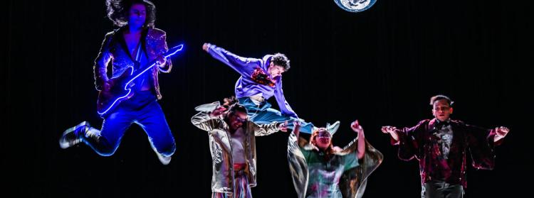 Personne n'est ensemble sauf moi